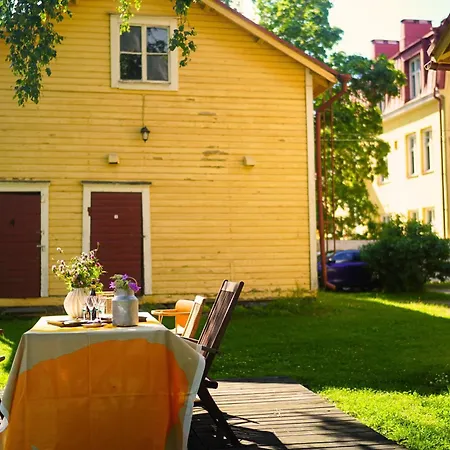 Apartment Charming Wooden House In