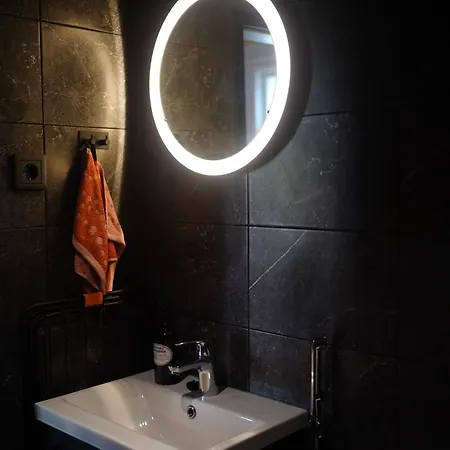 Διαμέρισμα Charming Wooden House In