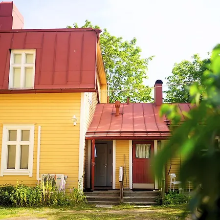 Charming Wooden House In * Βάασα